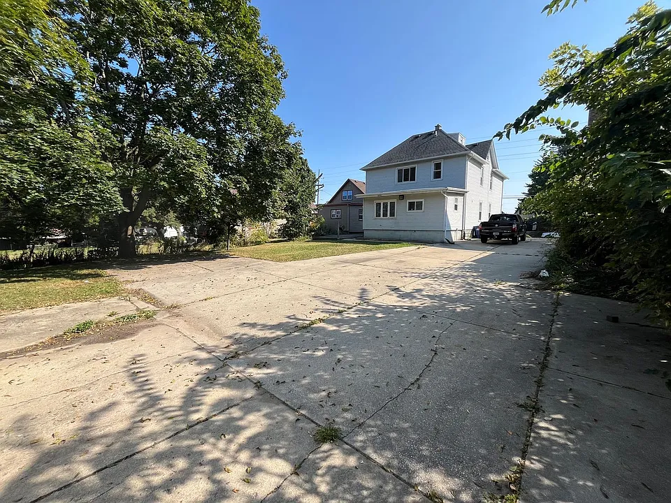 Building Photo 4