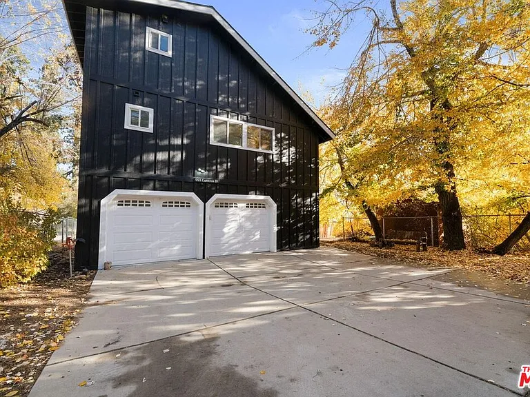 993 Cameron Dr — Photo 11