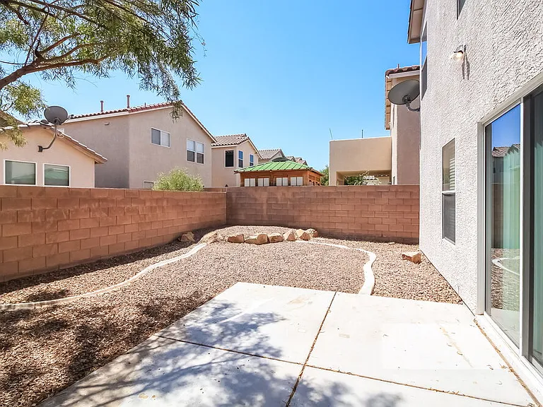 11758 Bergamo Ct — Photo 16