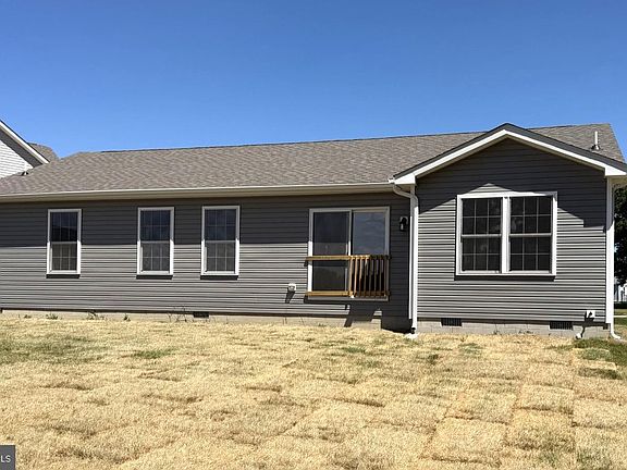 5th image of 100 Fairfax Ln #82