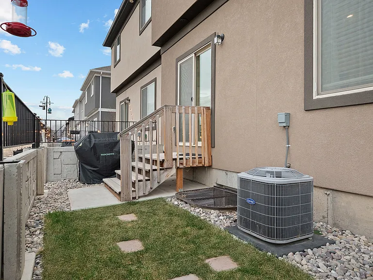768 N Old Fort Dr — Photo 23