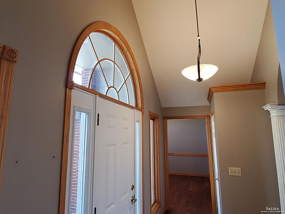4th image of 518 S Estates Dr