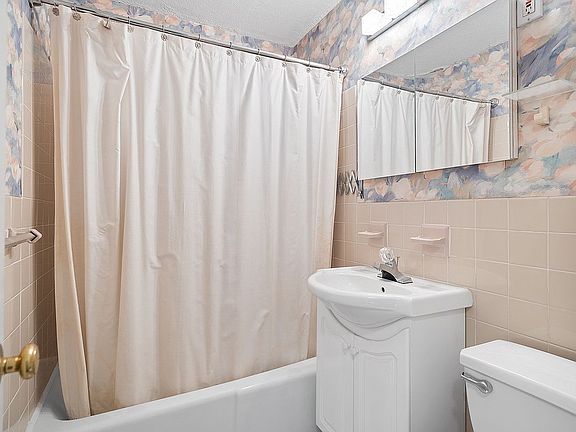 5th image of 75 Henry St APT 21G