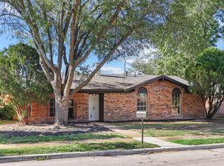 710 Woodcastle Dr, Garland, TX 75040