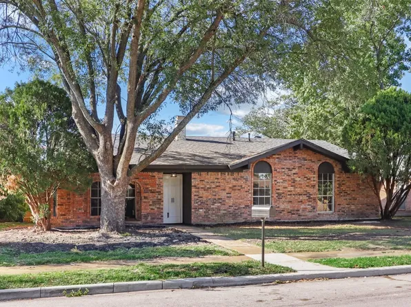 710 Woodcastle Dr, Garland, TX 75040