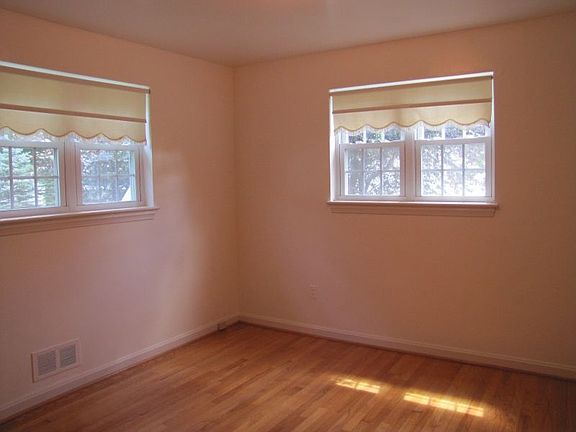 5th image of 6905 Hutchison St
