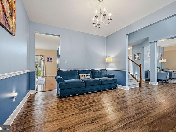 4th image of 413 Rederick Ln