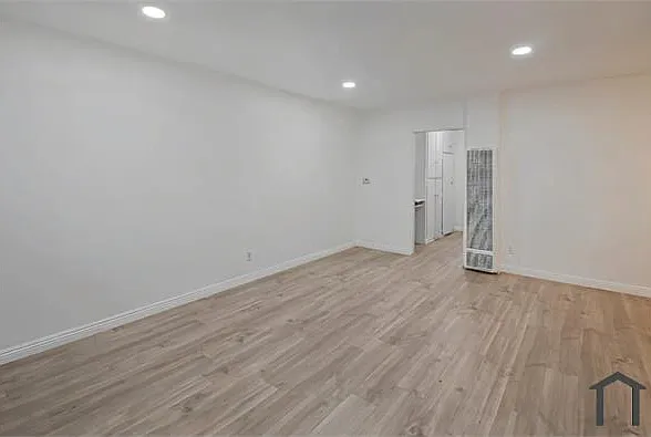 1 bed, $2,805 — Photo 4