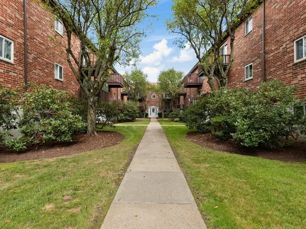 38 Westgate Rd #1, Chestnut Hill, MA 02467