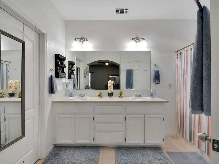 1825 Woodland Dr — Photo 8