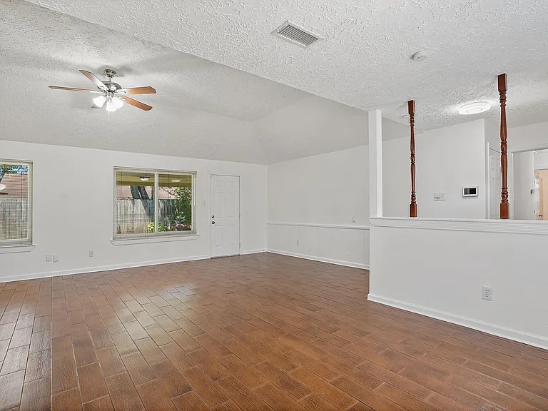 9731 Shell Rock Rd — Photo 6