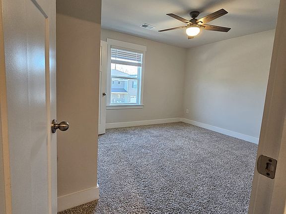 4th image of 558 Laxton Rd