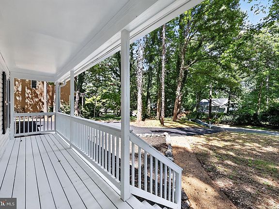 3rd image of 6222 Willow Glen Rd