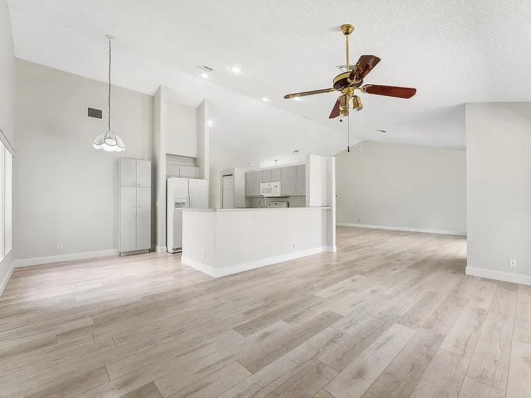 5809 Sun Pointe Cir — Photo 10