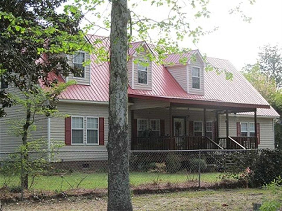 1st image of 220 E New England Ave