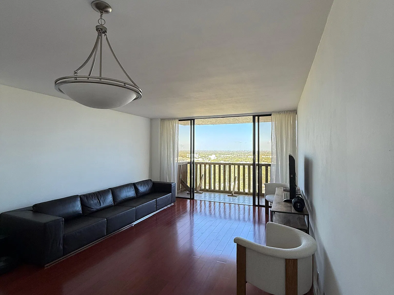 1 bed, 828 sqft, $3,120 — Photo 4