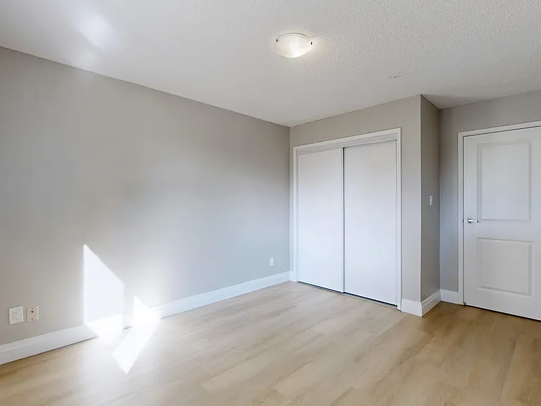 126 Bay St — Photo 11