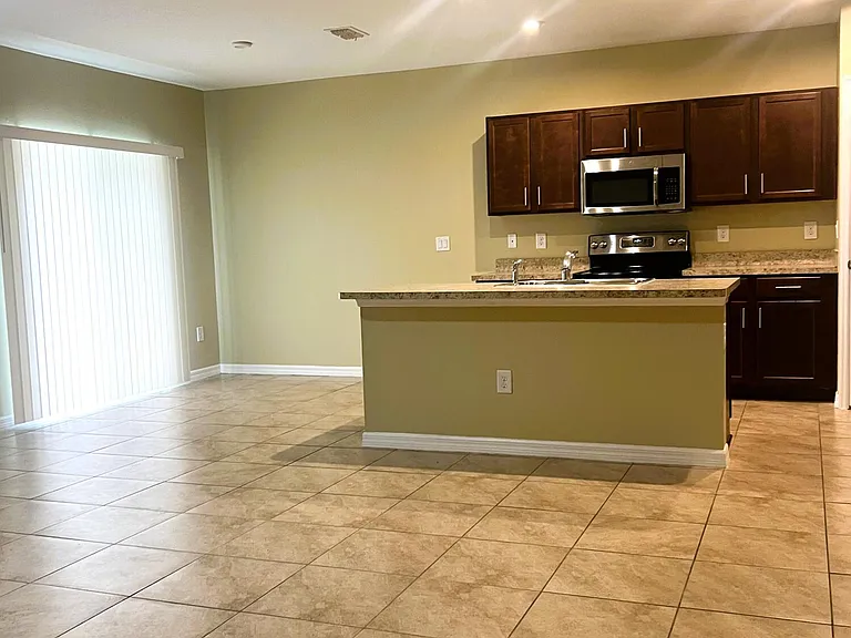 5234 Oakland Lake Cir — Photo 3