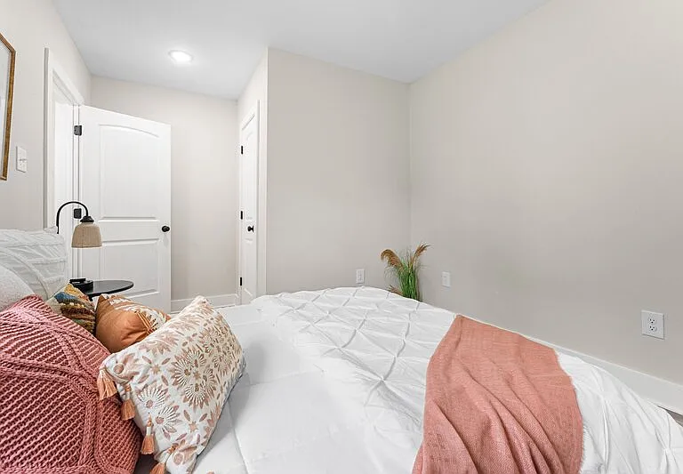 9 E Berry St — Photo 16