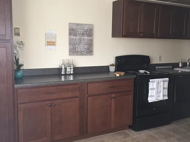 2233 N Summit Ave — Photo 30