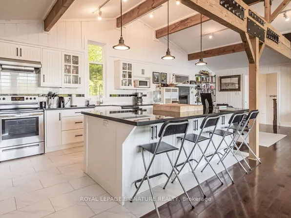 1127 Sunny Lake Rd, Gravenhurst, ON P1P 1R3