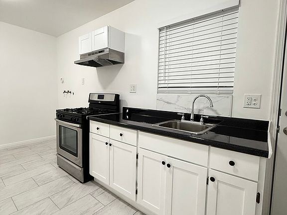 3rd image of 2444 Iowa Ave #B