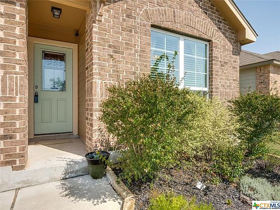 3rd image of 852 Foxfire Dr