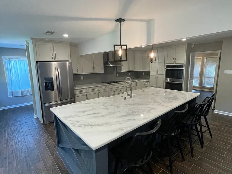 1738 E Churchill Downs Rd — Photo 2
