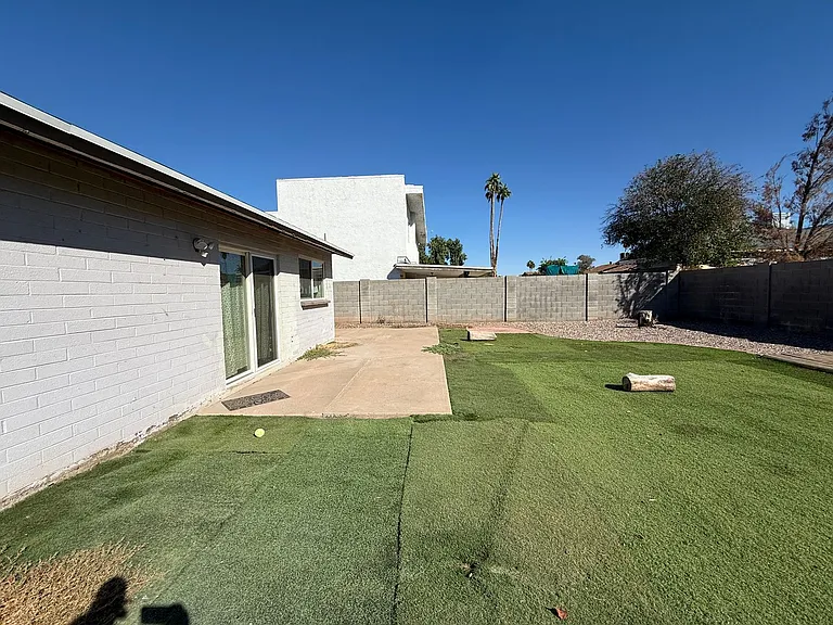 2263 E Hampton Ave — Photo 19