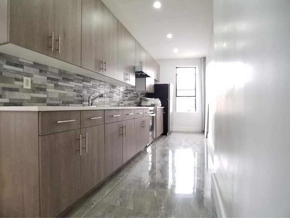 1st image of 2100 Westbury Ct APT 2L