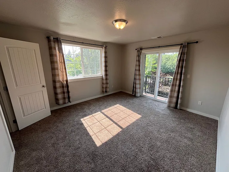 63159 NE De Haviland St — Photo 8