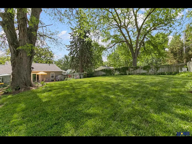 2945 S 42nd St — Photo 28