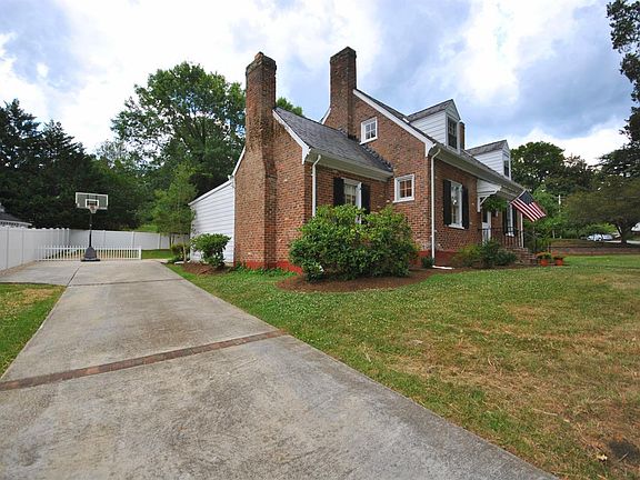 4th image of 1202 Greenway Ct