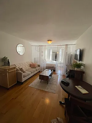 Rented by Weinstein Realty Group | media 5