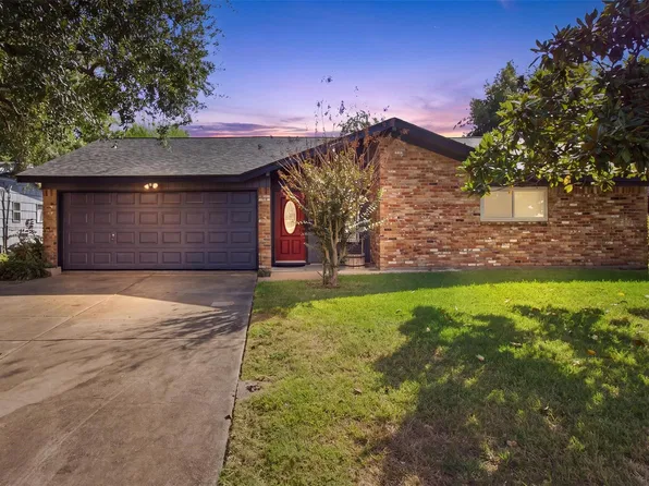 321 Chestnut St, Lake Jackson, TX 77566