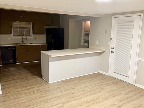 3rd image of 524 Julius Dr