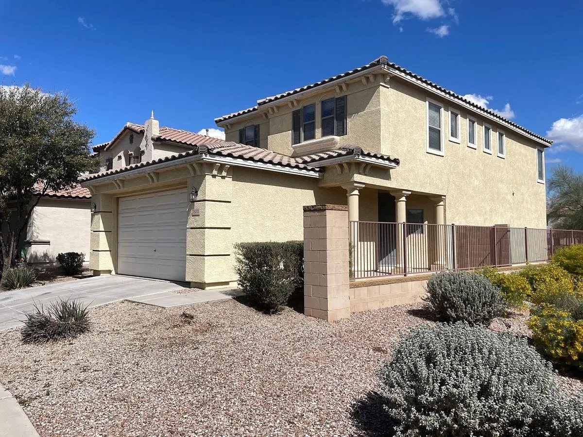 Premium Lot! 3 bed, 2.5 bath, Community Pool — Photo 1