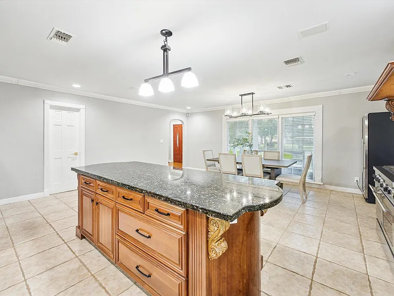 718 Garden Oaks Blvd — Photo 15