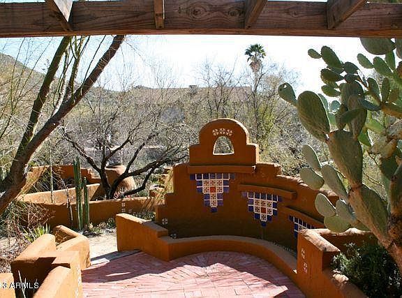 Fountain and setting area