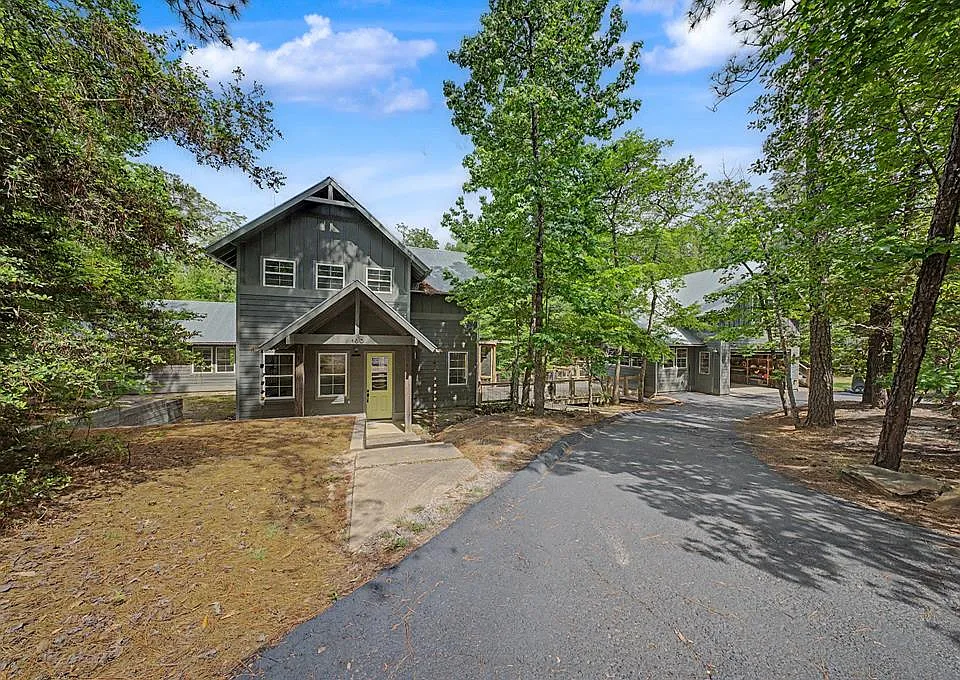 160 Delcrest Dr