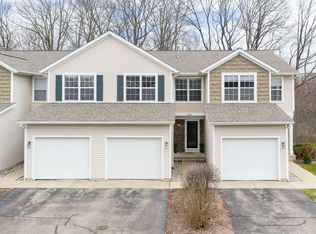 1774 Park Trl NE, Grand Rapids, MI