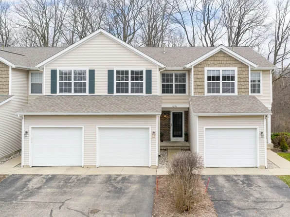 1774 Park Trl NE, Grand Rapids, MI 49525