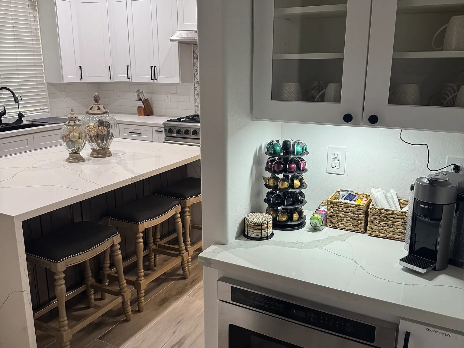 3 bed, 3.5 bath, 2700 sqft, $4,000 — Photo 2