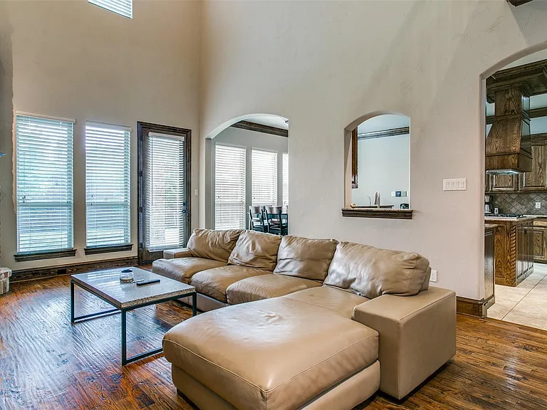 1805 Castle Ct — Photo 11