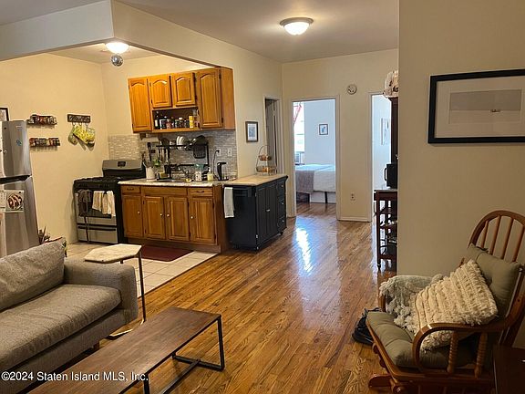 5th image of 604 Sterling Pl