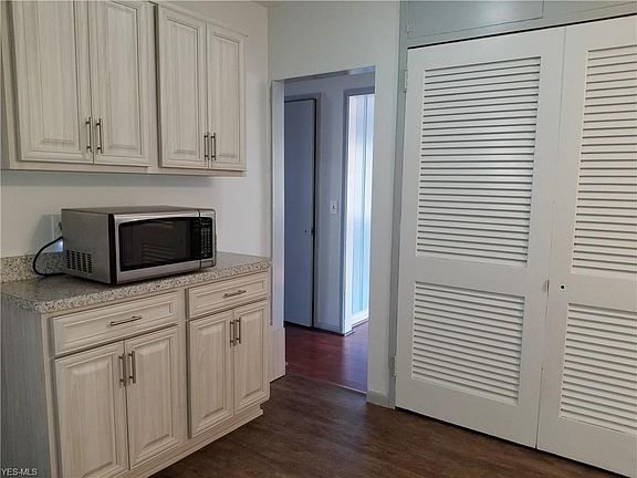 4th image of 1532 Southeast Blvd