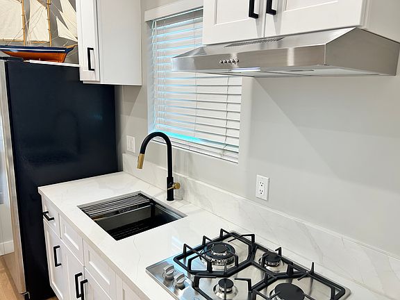 3rd image of 6256 Norwich Ave #6254