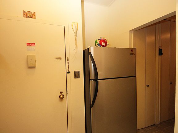 4th image of 185 E 2nd St APT 2D
