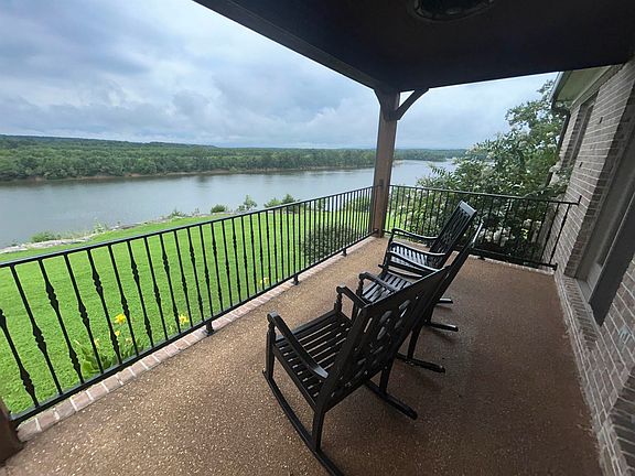 3rd image of 30 Riverbend Cv