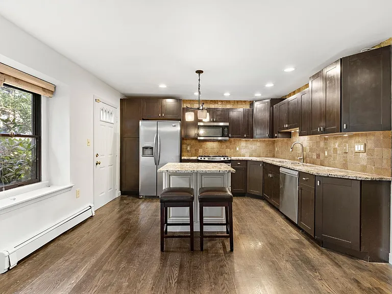 627 Madison St #A — Photo 11